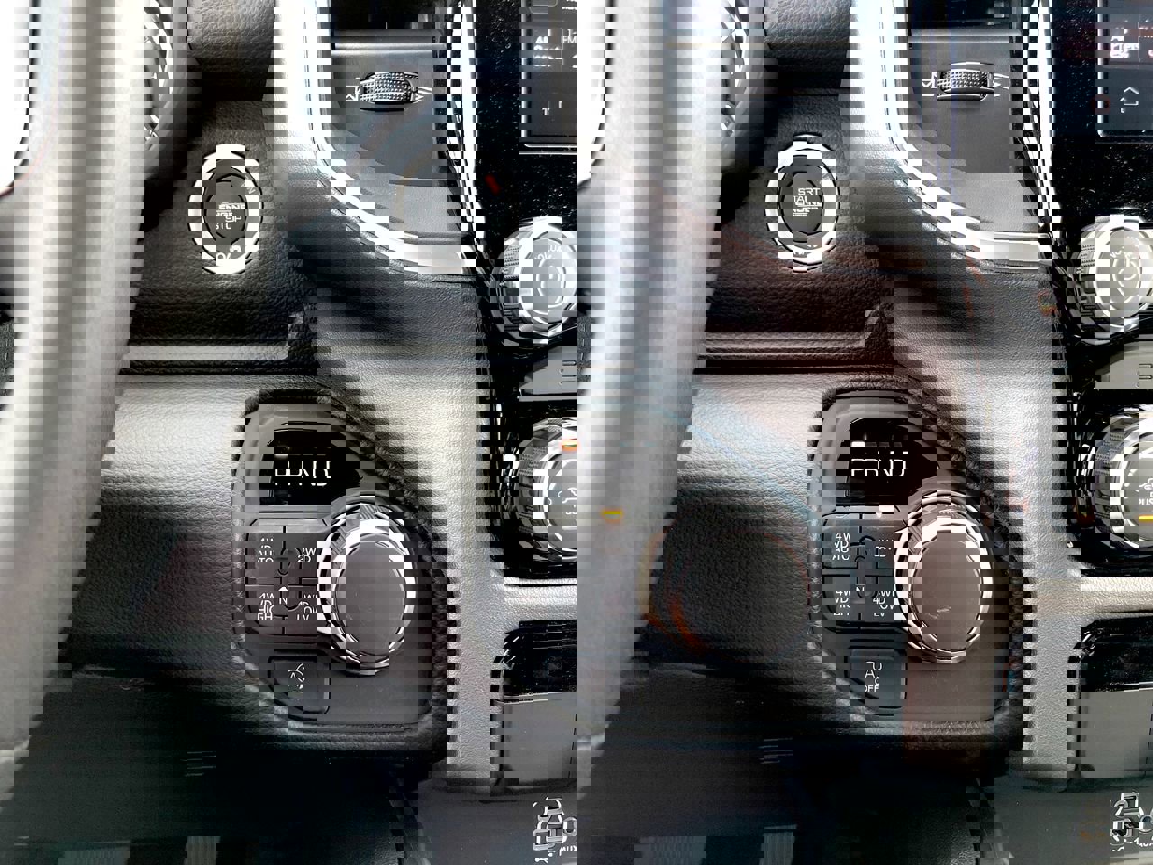 New 2026 RAM 1500 4x4 Crew Cab image 18