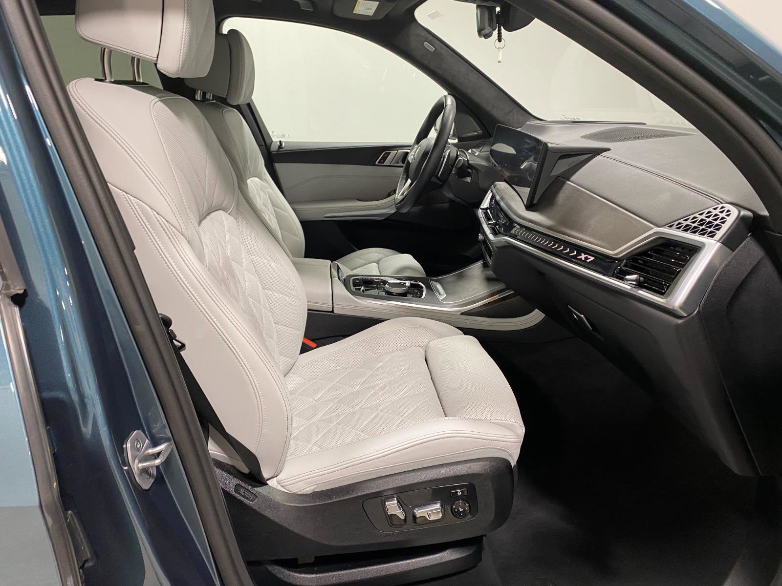 Certified 2025 BMW X7 xDrive40i w/ Premium Package image 24