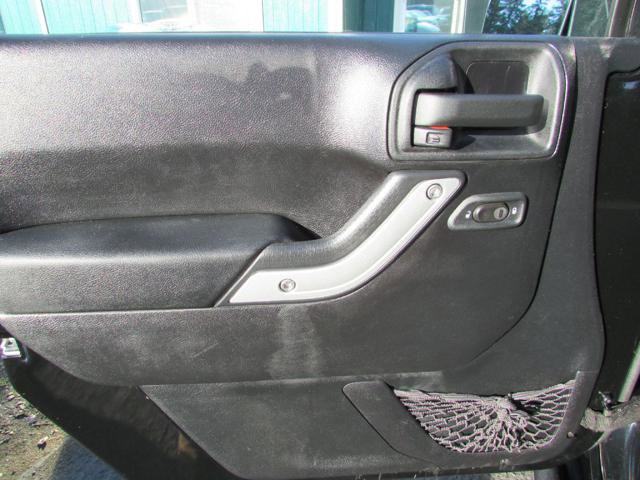 Used 2012 Jeep Wrangler Unlimited Sahara AWD/4WD image 7