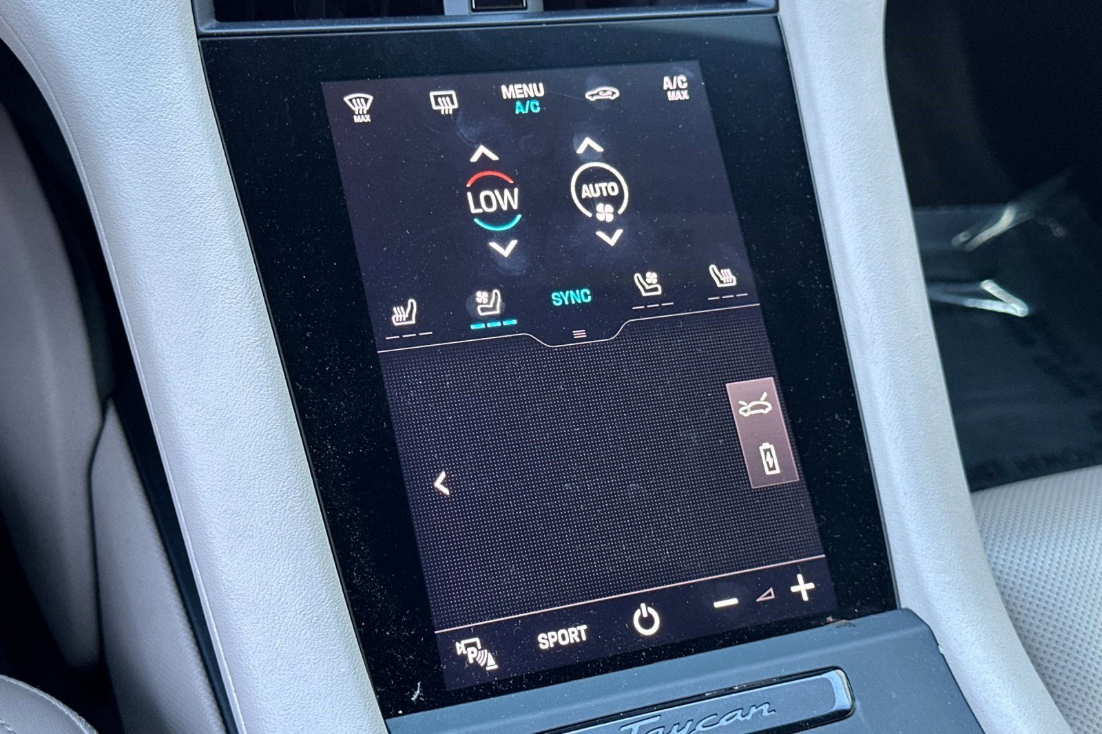 Used 2024 Porsche Taycan image 17