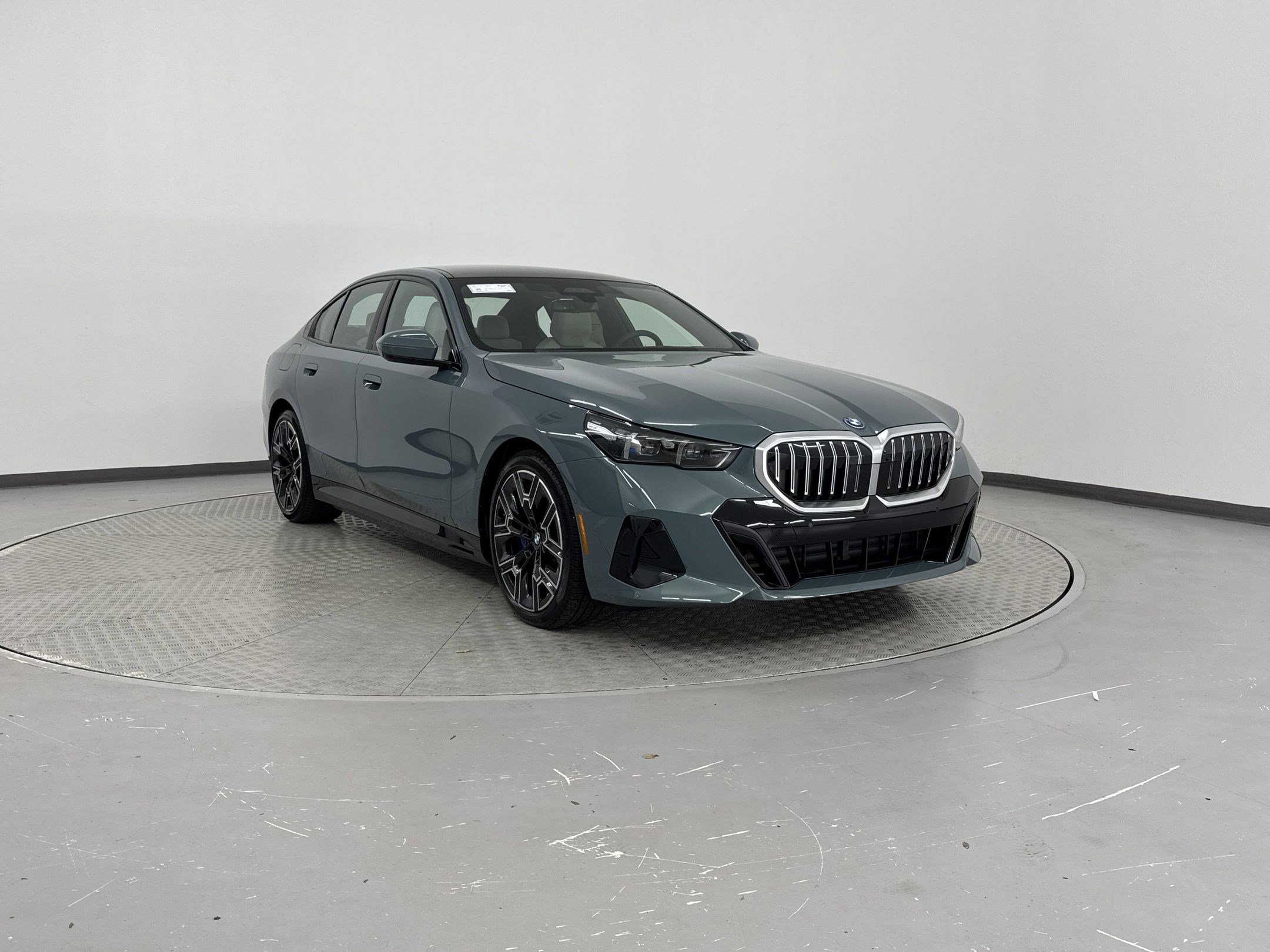 New 2026 BMW 550e xDrive w/ Executive Package image 7