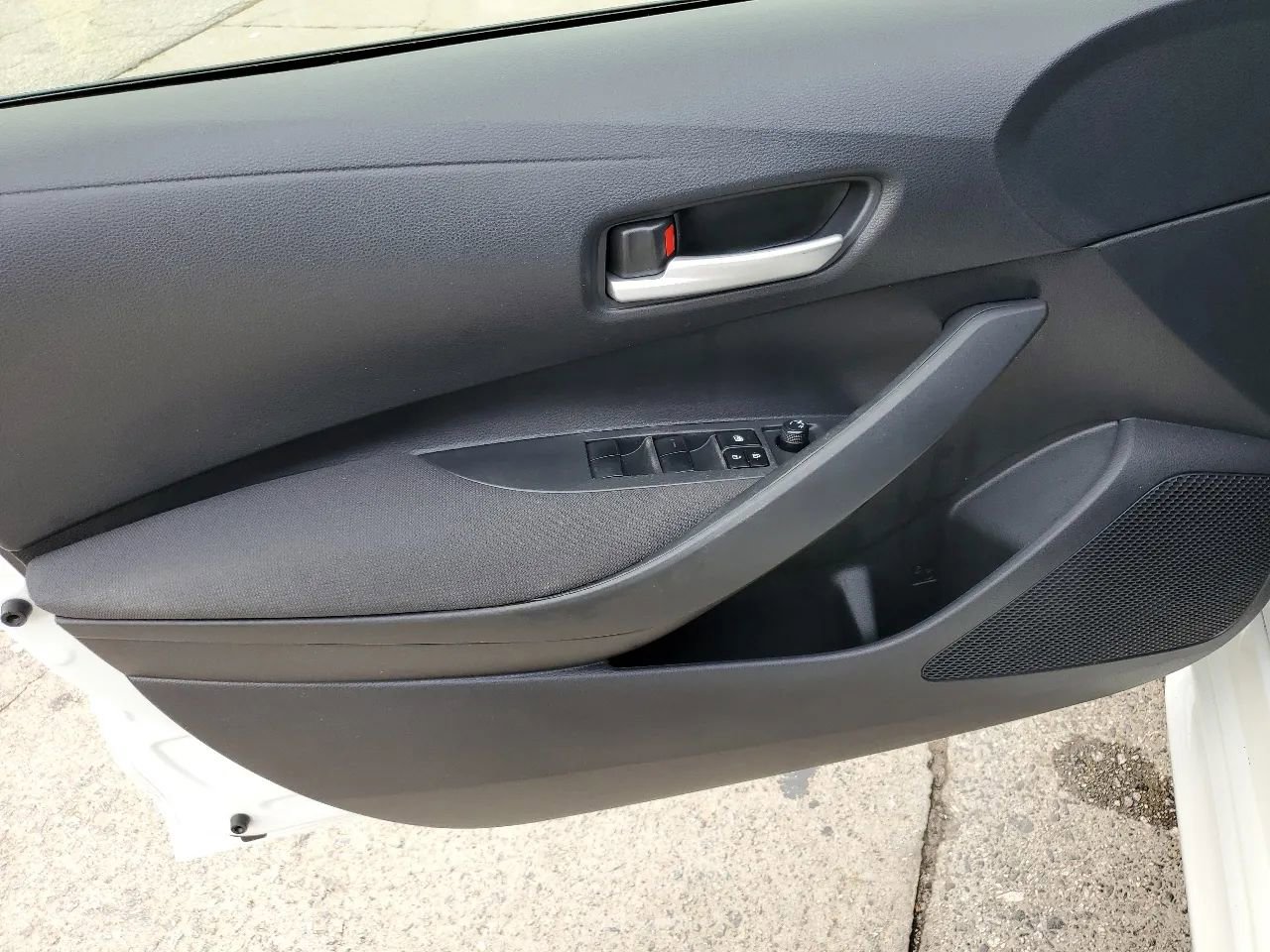 Used 2020 Toyota Corolla LE image 20