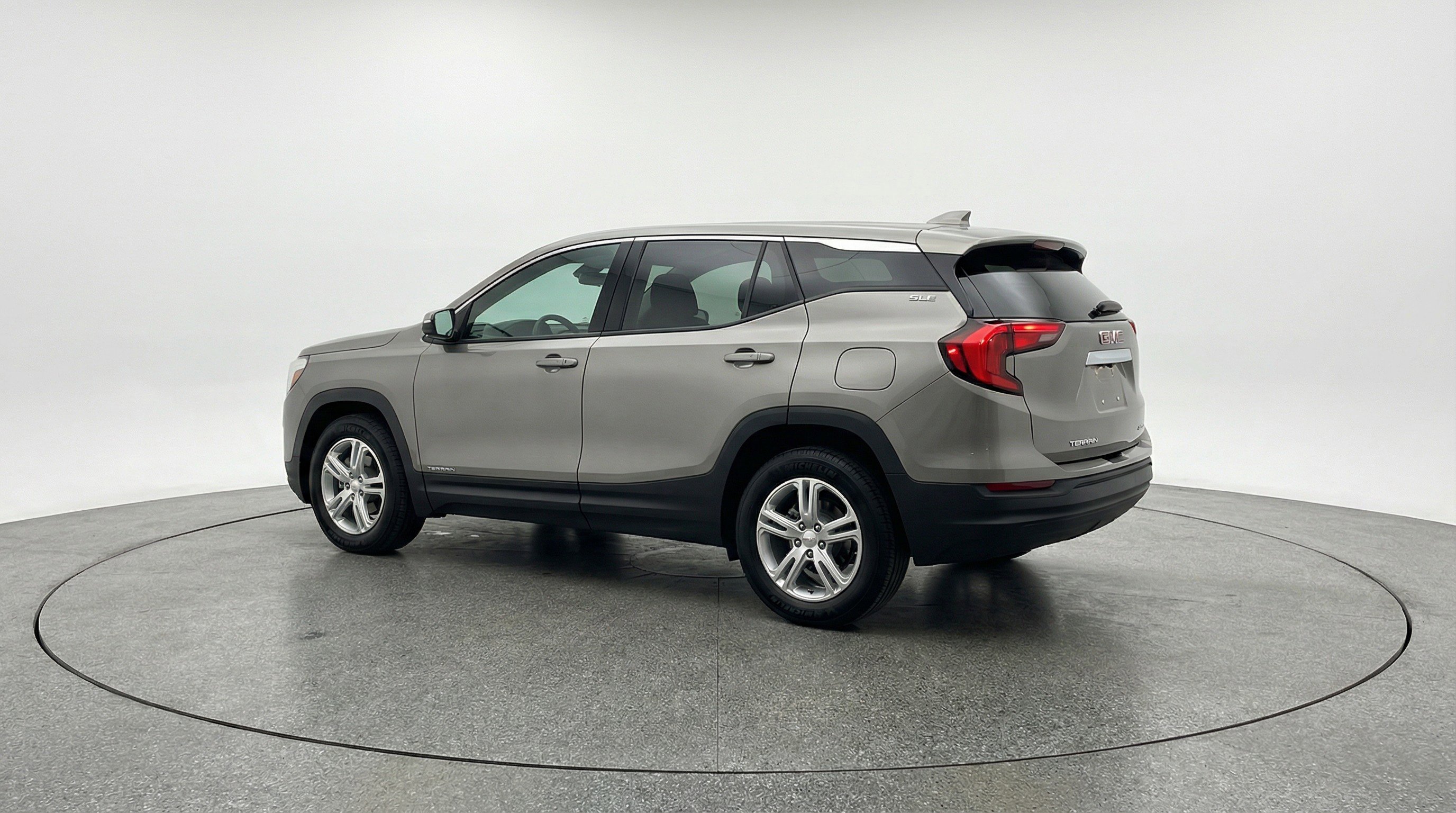 Used 2024 GMC Terrain SLE image 6