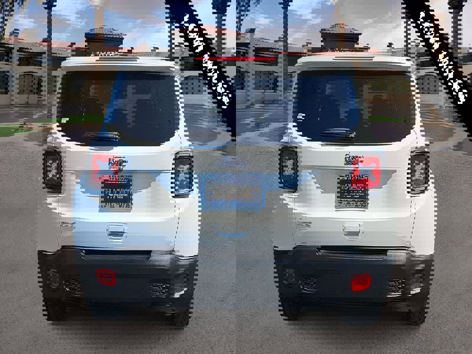 Used 2023 Jeep Renegade Latitude AWD/4WD image 7