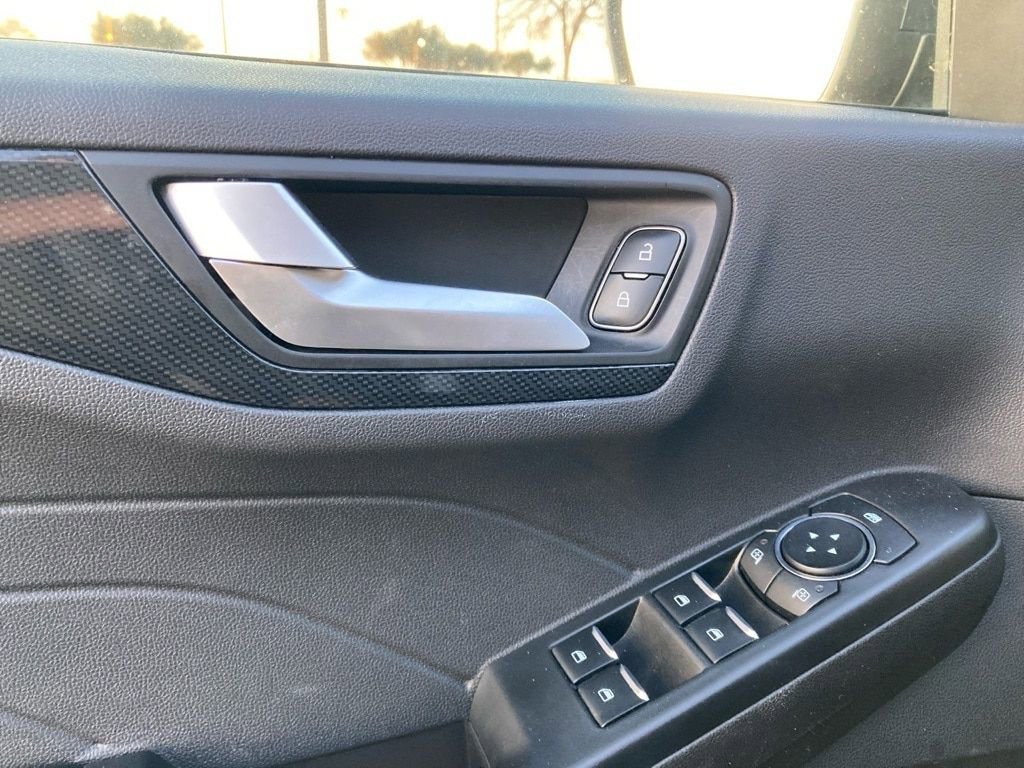 Used 2025 Ford Escape ST-Line image 11