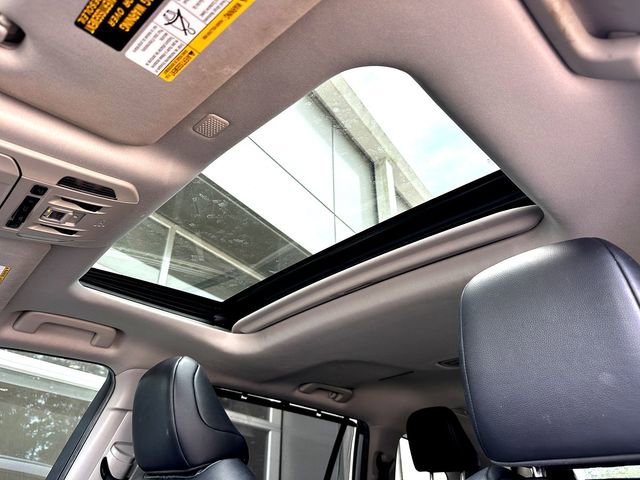 Used 2022 Toyota Highlander XLE FWD image 18