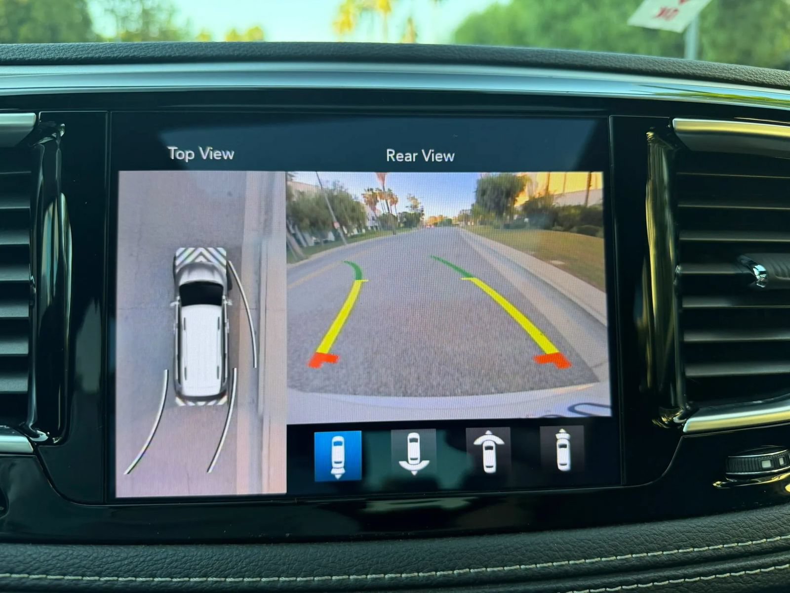 Used 2020 Chrysler Pacifica Limited w/ Advanced Safetytec Group FWD image 30