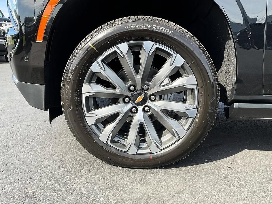 New 2026 Chevrolet Suburban High Country AWD/4WD image 15