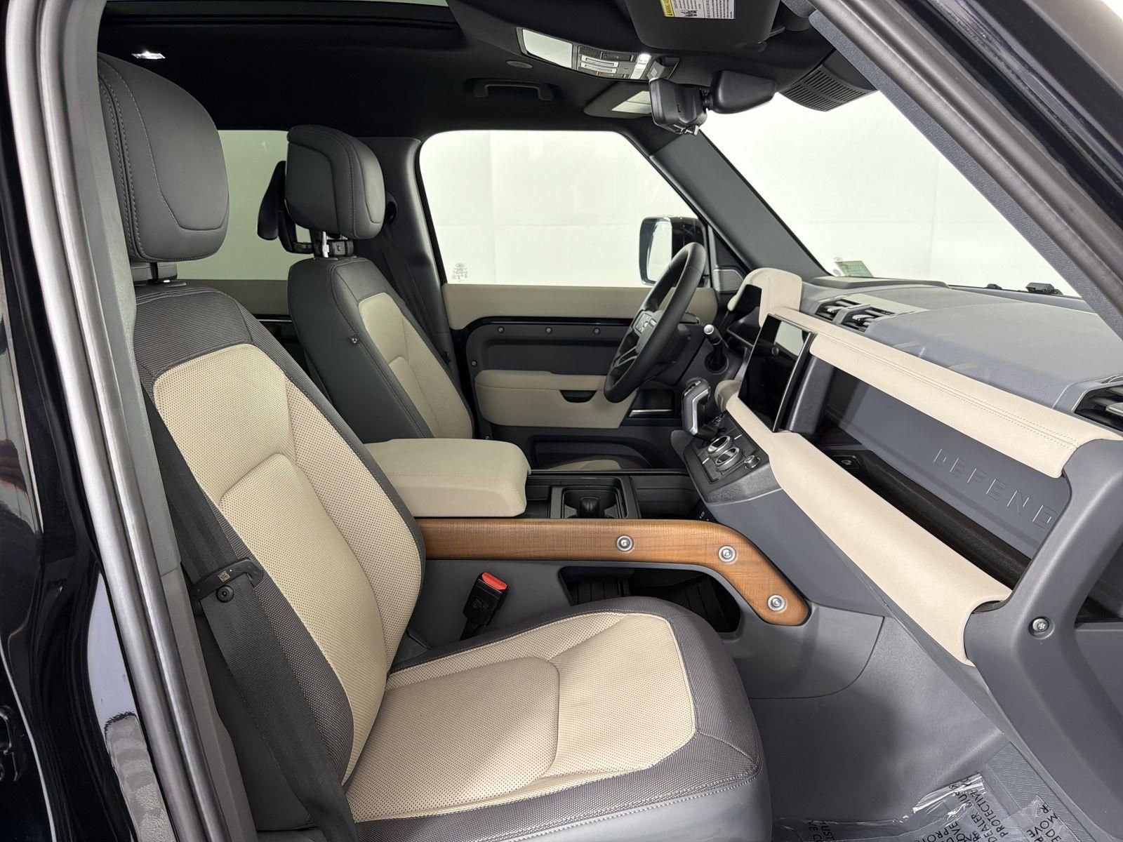 Certified 2023 Land Rover Defender 130 X image 33