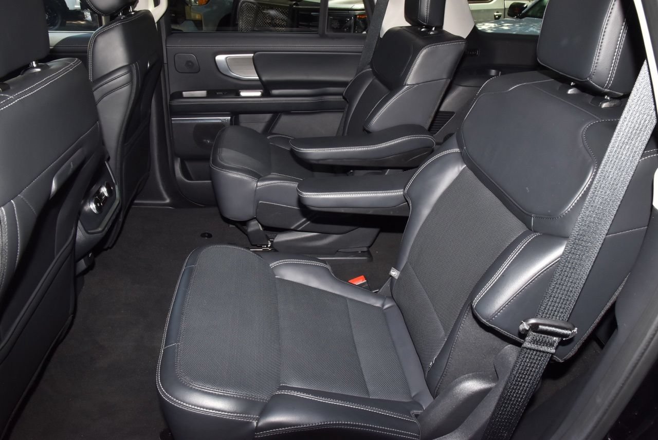 Certified 2025 Ford Expedition Platinum w/ Driver's Package AWD/4WD image 14