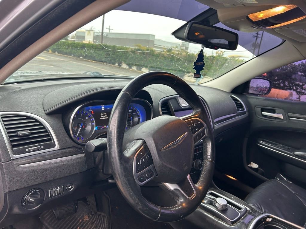 Used 2018 Chrysler 300 Touring L image 11