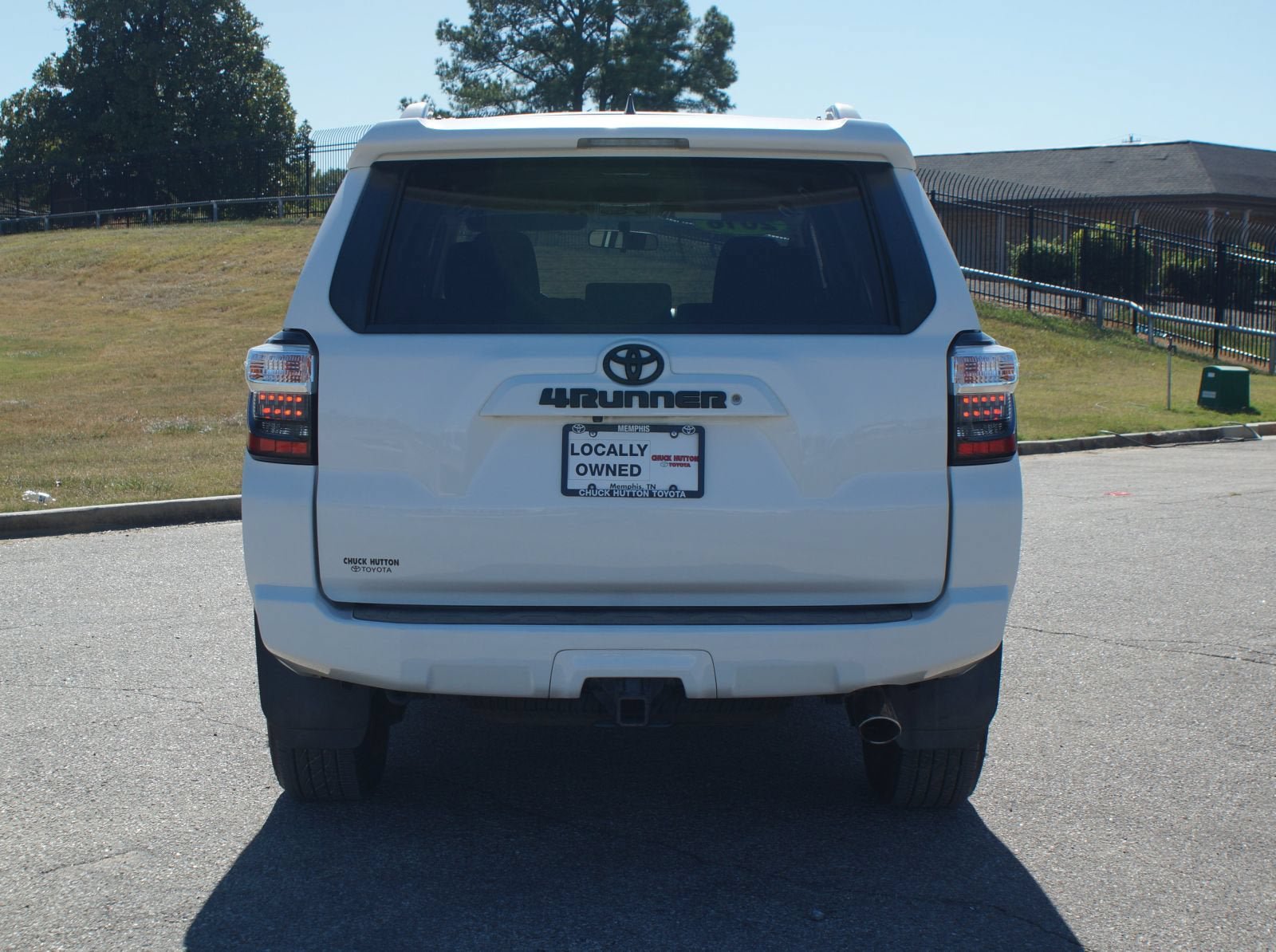 Used 2016 Toyota 4Runner SR5 AWD/4WD image 3