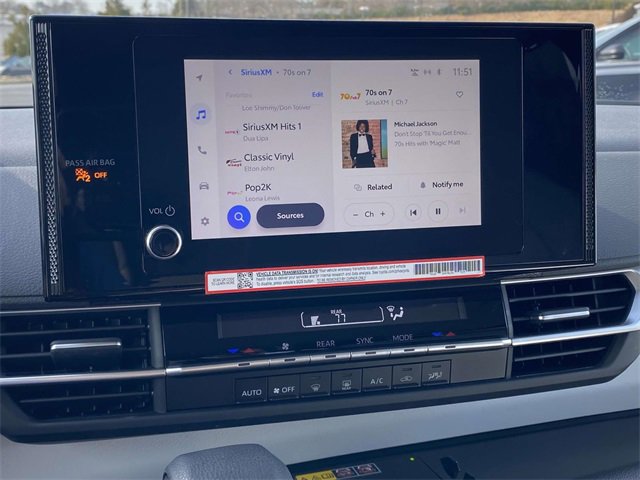 Used 2025 Toyota Sienna LE image 26