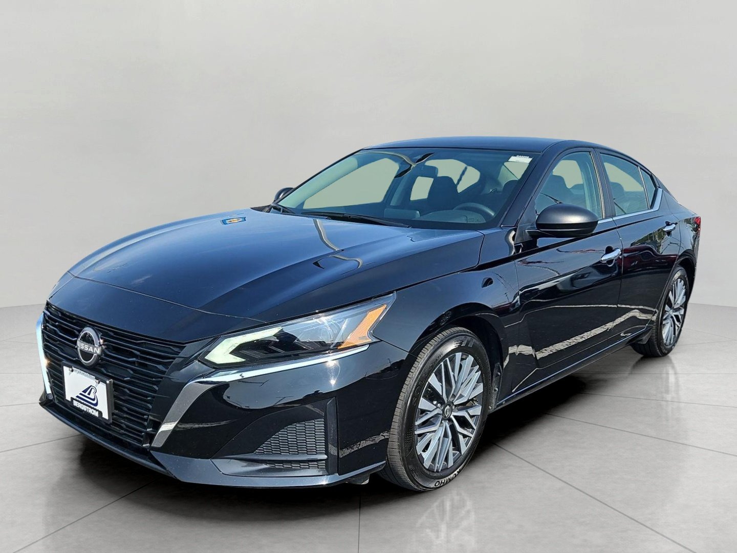 Used 2025 Nissan Altima 2.5 SV FWD image 4