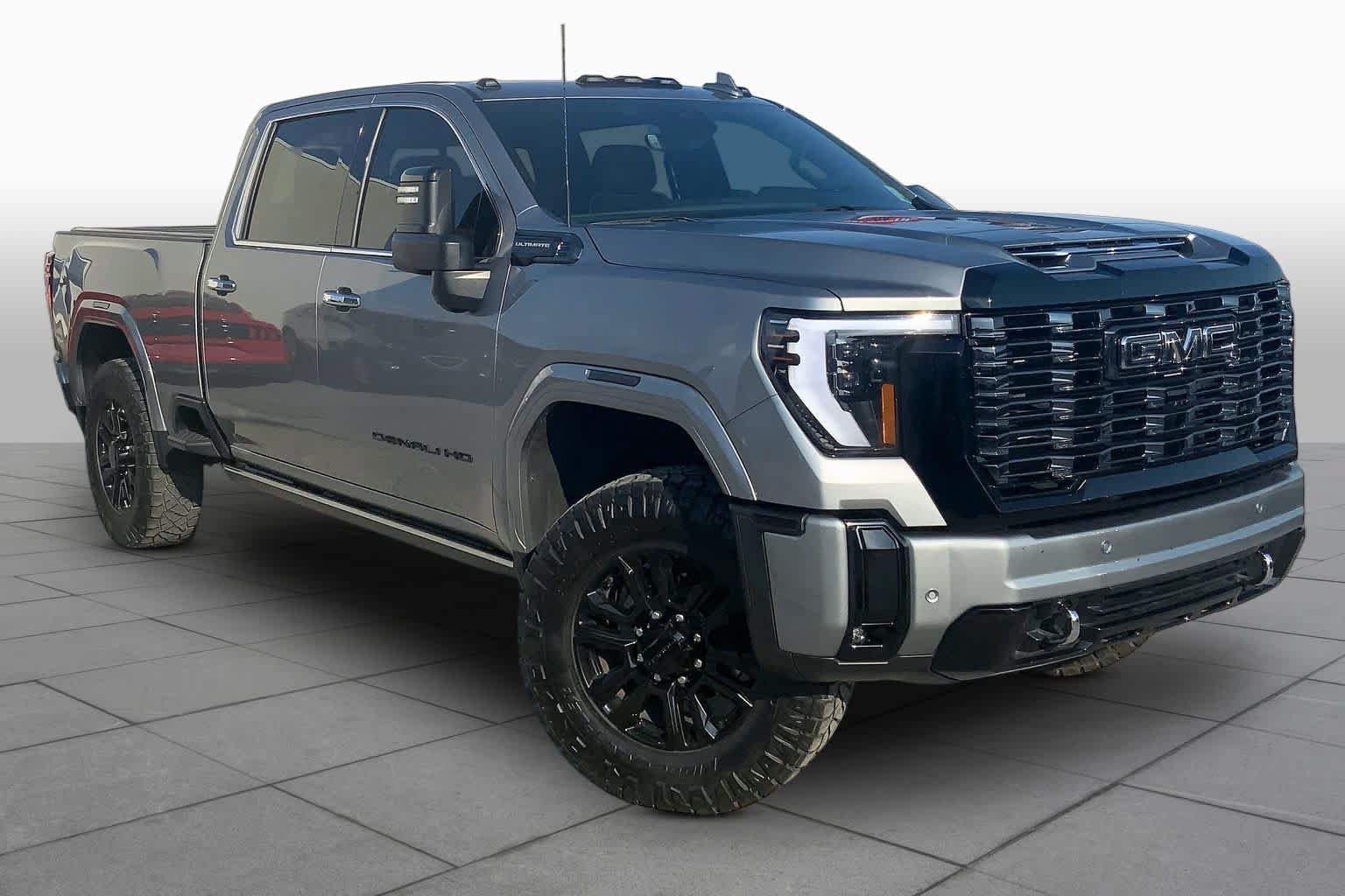 Used 2025 GMC Sierra 2500 Denali Ultimate AWD/4WD image 3