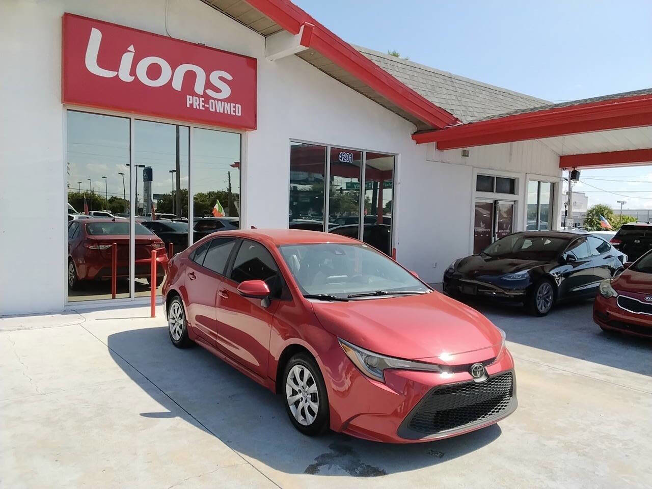 Used 2021 Toyota Corolla LE image 2