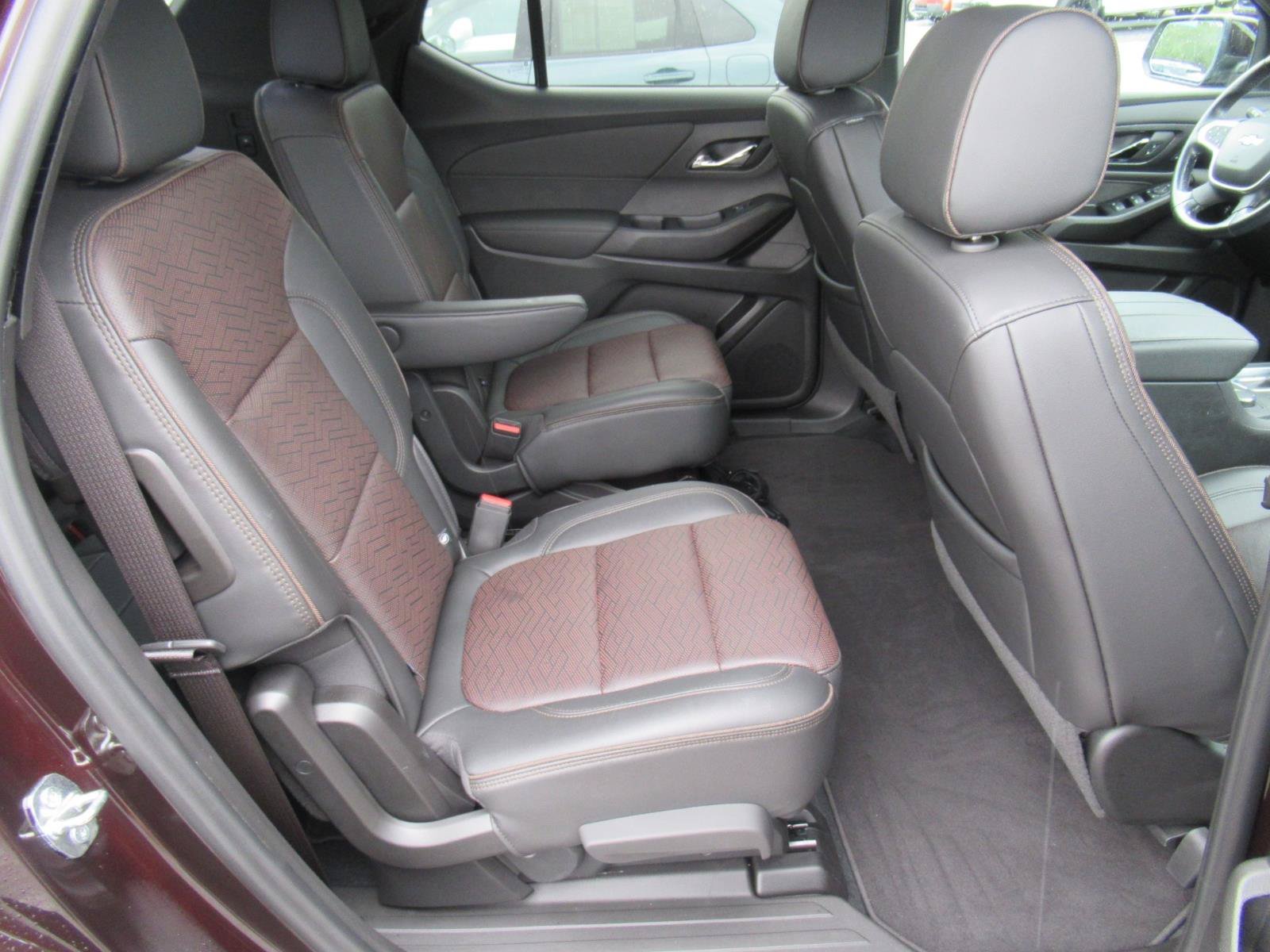 Used 2022 Chevrolet Traverse High Country FWD image 36