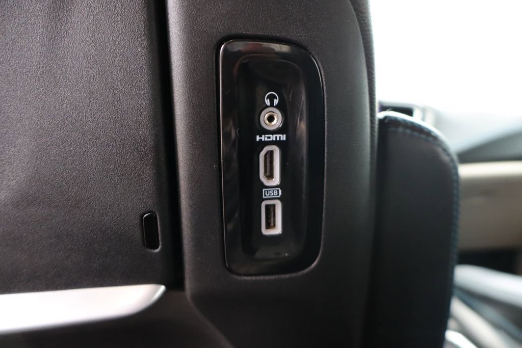 Used 2021 Chrysler Pacifica Touring-L w/ Uconnect Theater Family Group image 43