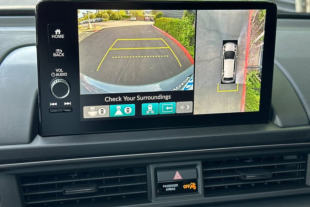 Used 2025 Honda Pilot TrailSport image 17