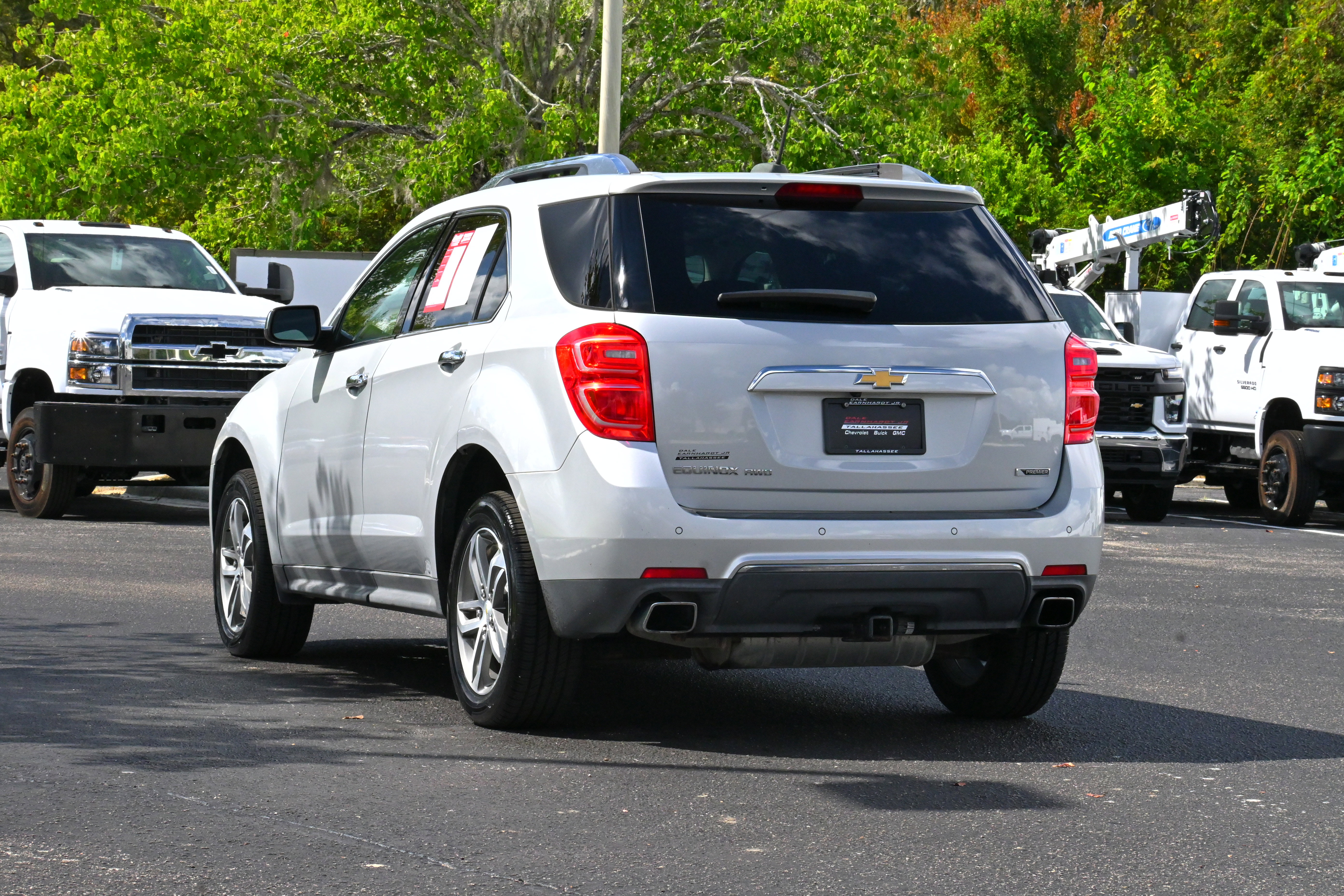 Used 2017 Chevrolet Equinox Premier w/ Enhanced Convenience Package image 3