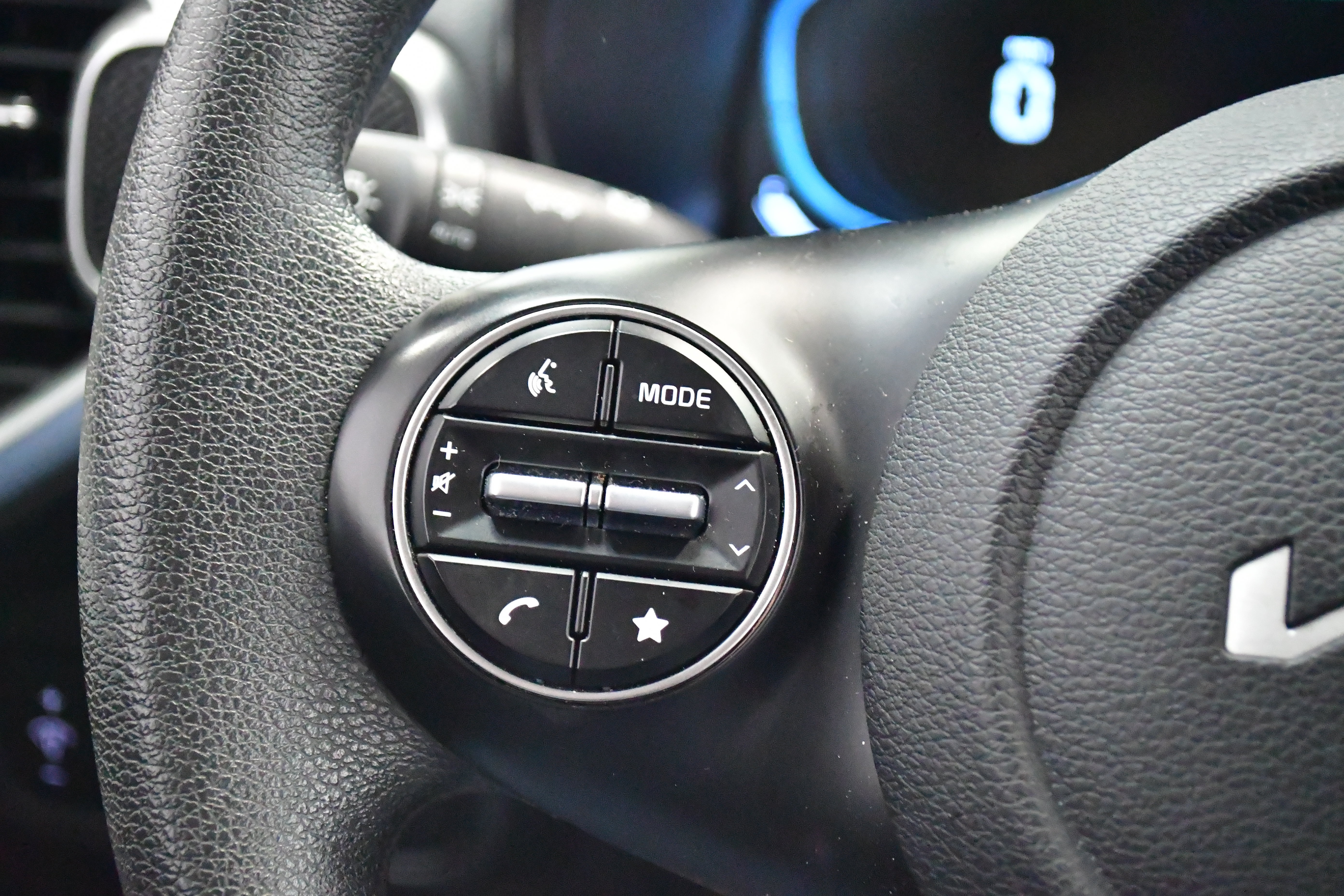 Used 2025 Kia Soul LX w/ LX Technology Package FWD image 22