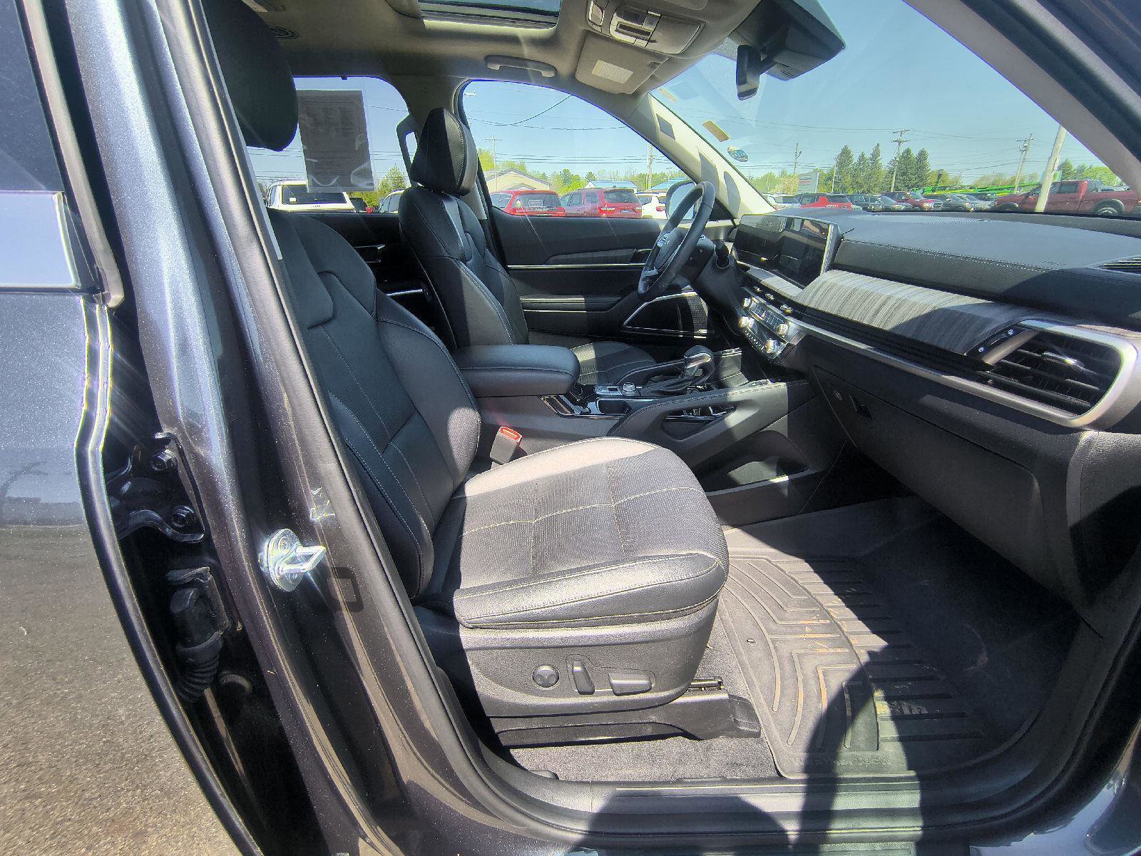 Used 2023 Kia Telluride EX w/ EX Captain's Chair Package AWD/4WD image 33