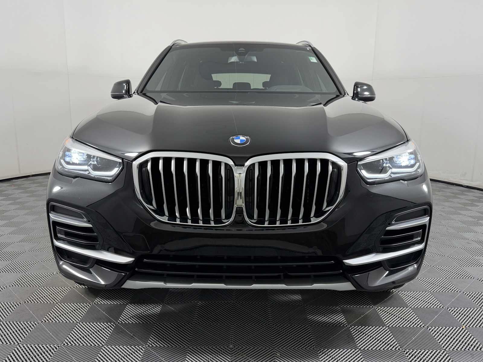 Used 2023 BMW X5 sDrive40i w/ Premium Package RWD image 2