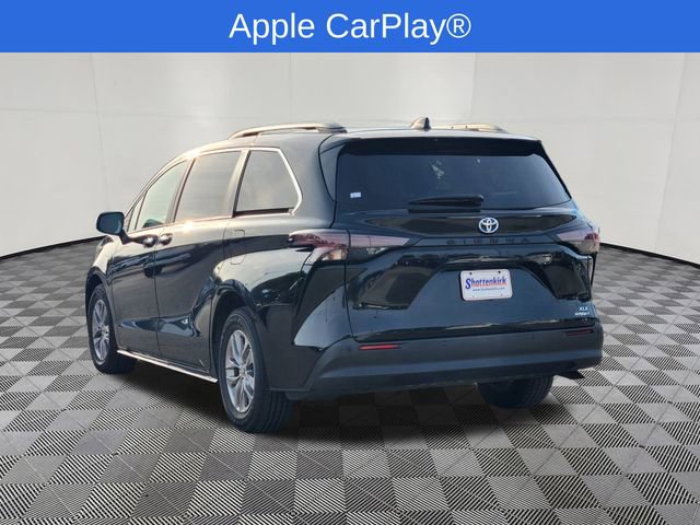 Used 2023 Toyota Sienna XLE FWD image 3