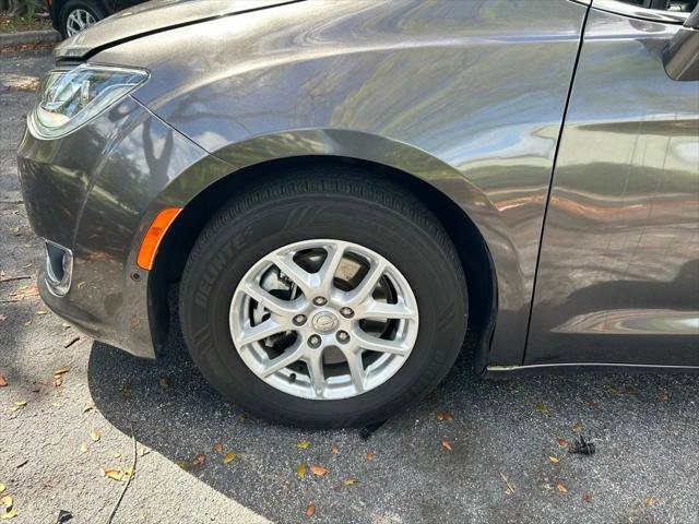 Certified 2020 Chrysler Pacifica Touring w/ Advanced Safetytec Group FWD image 32