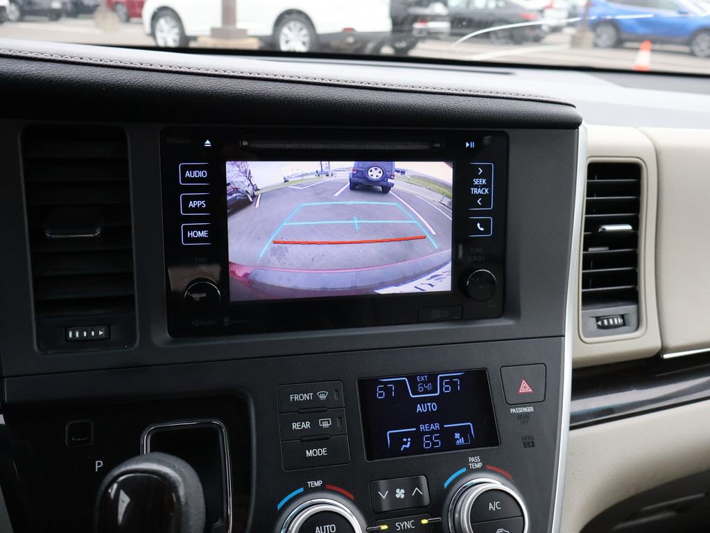 Used 2015 Toyota Sienna XLE Premium image 26