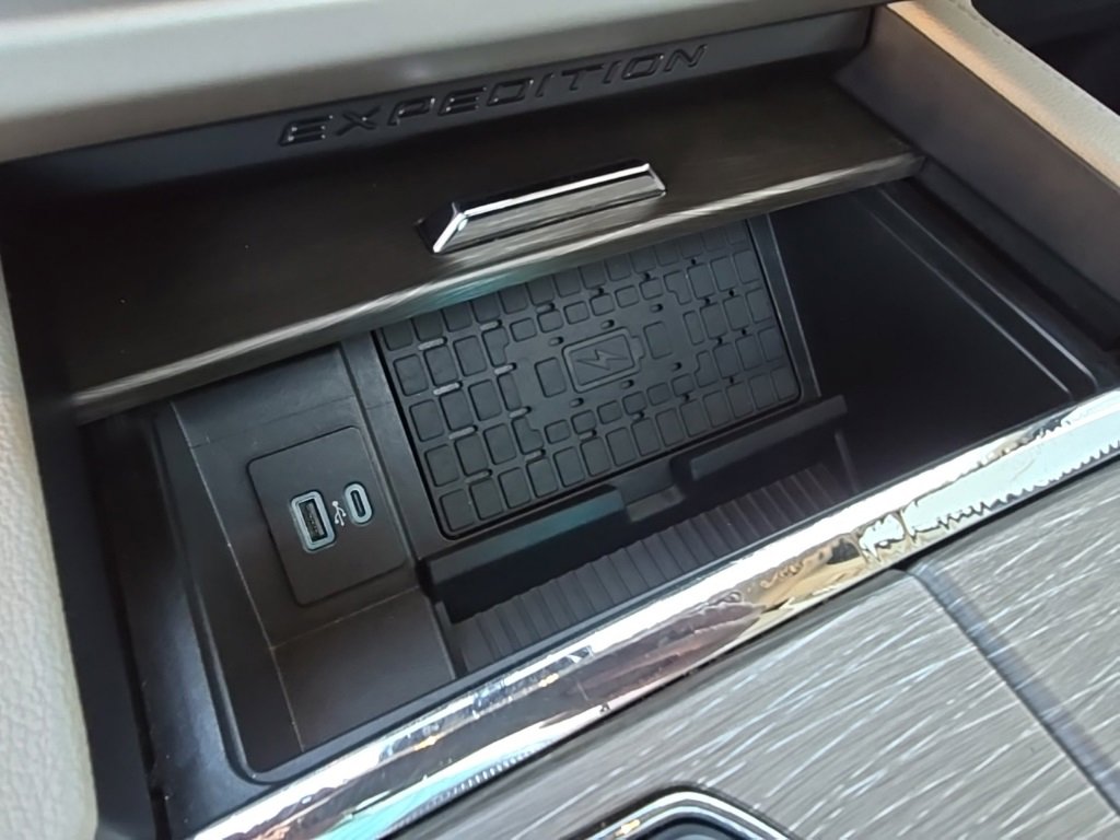 Used 2023 Ford Expedition Limited image 18