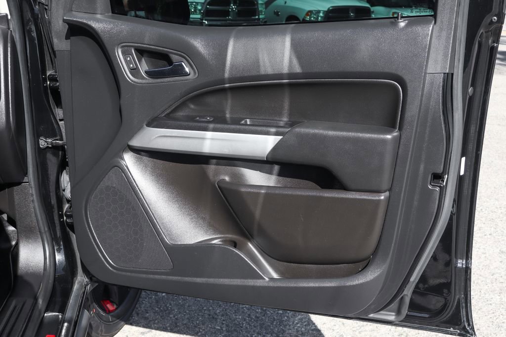 Used 2022 Chevrolet Colorado LT w/ Redline Special Edition RWD image 44