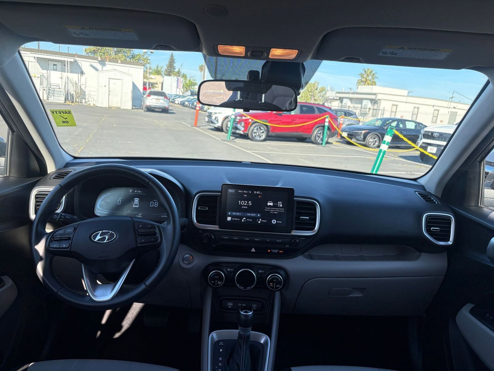 Used 2025 Hyundai Venue SEL image 33