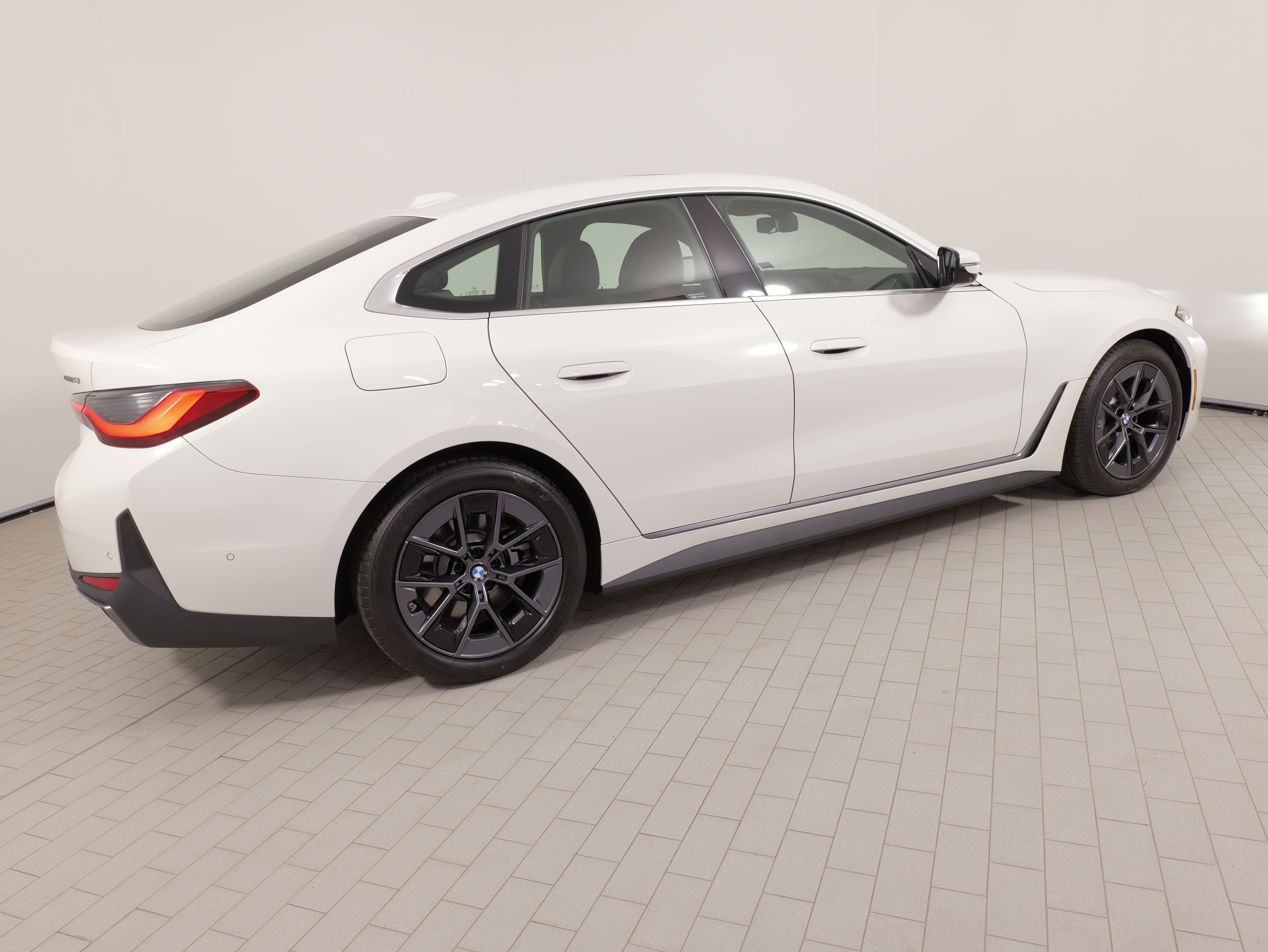 Used 2025 BMW i4 xDrive40i w/ Premium Package AWD/4WD image 9