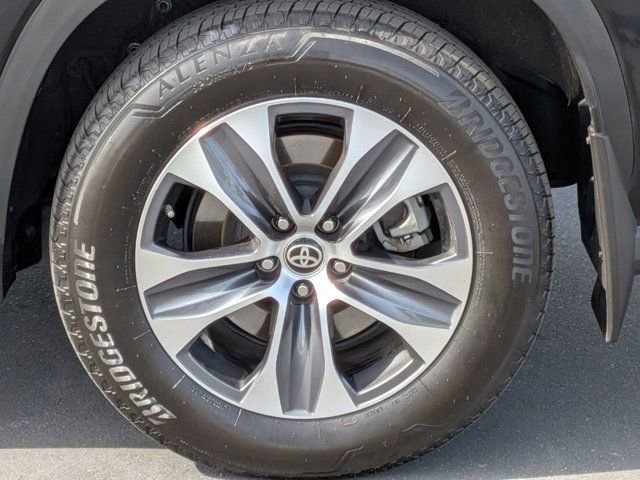Used 2024 Toyota Highlander XLE AWD/4WD image 14
