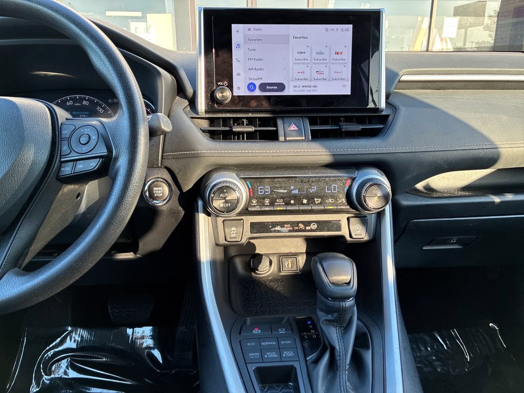 Used 2024 Toyota RAV4 XLE AWD/4WD image 18