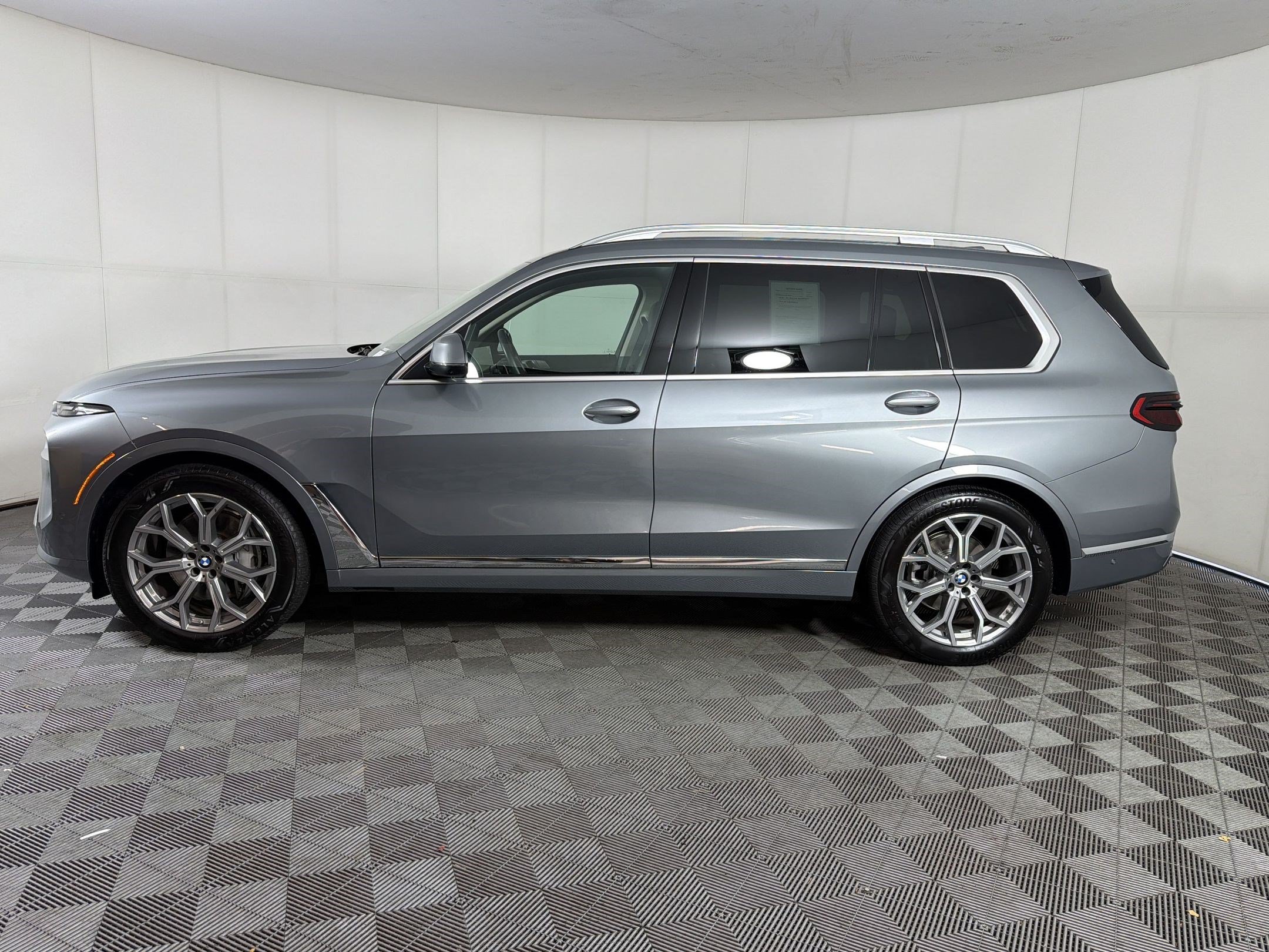 Used 2026 BMW X7 xDrive40i w/ Premium Package AWD/4WD image 2