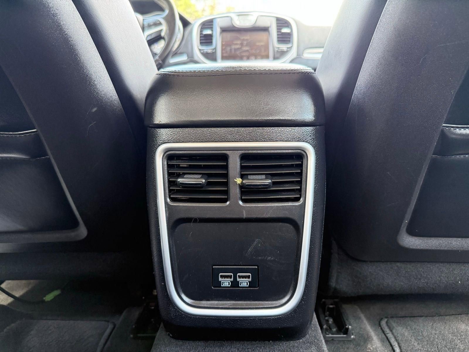 Used 2015 Chrysler 300 Limited w/ Driver Convenience Group image 33