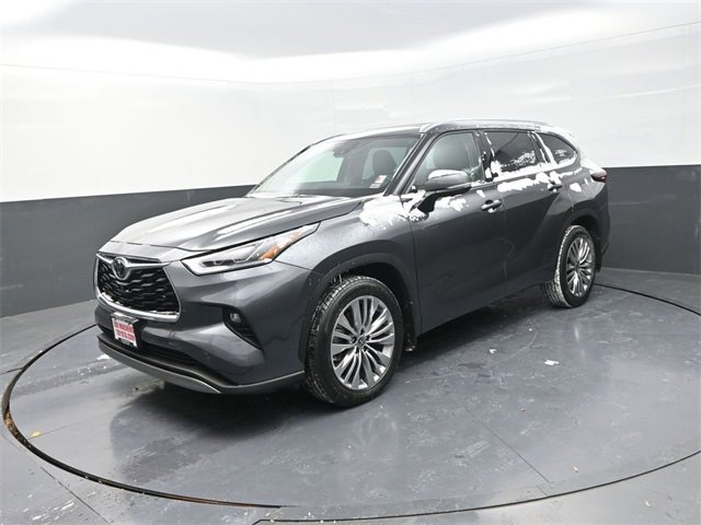 Used 2024 Toyota Highlander Platinum image 3