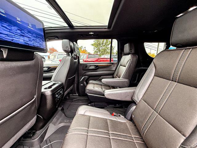 Used 2025 Chevrolet Suburban High Country AWD/4WD image 49