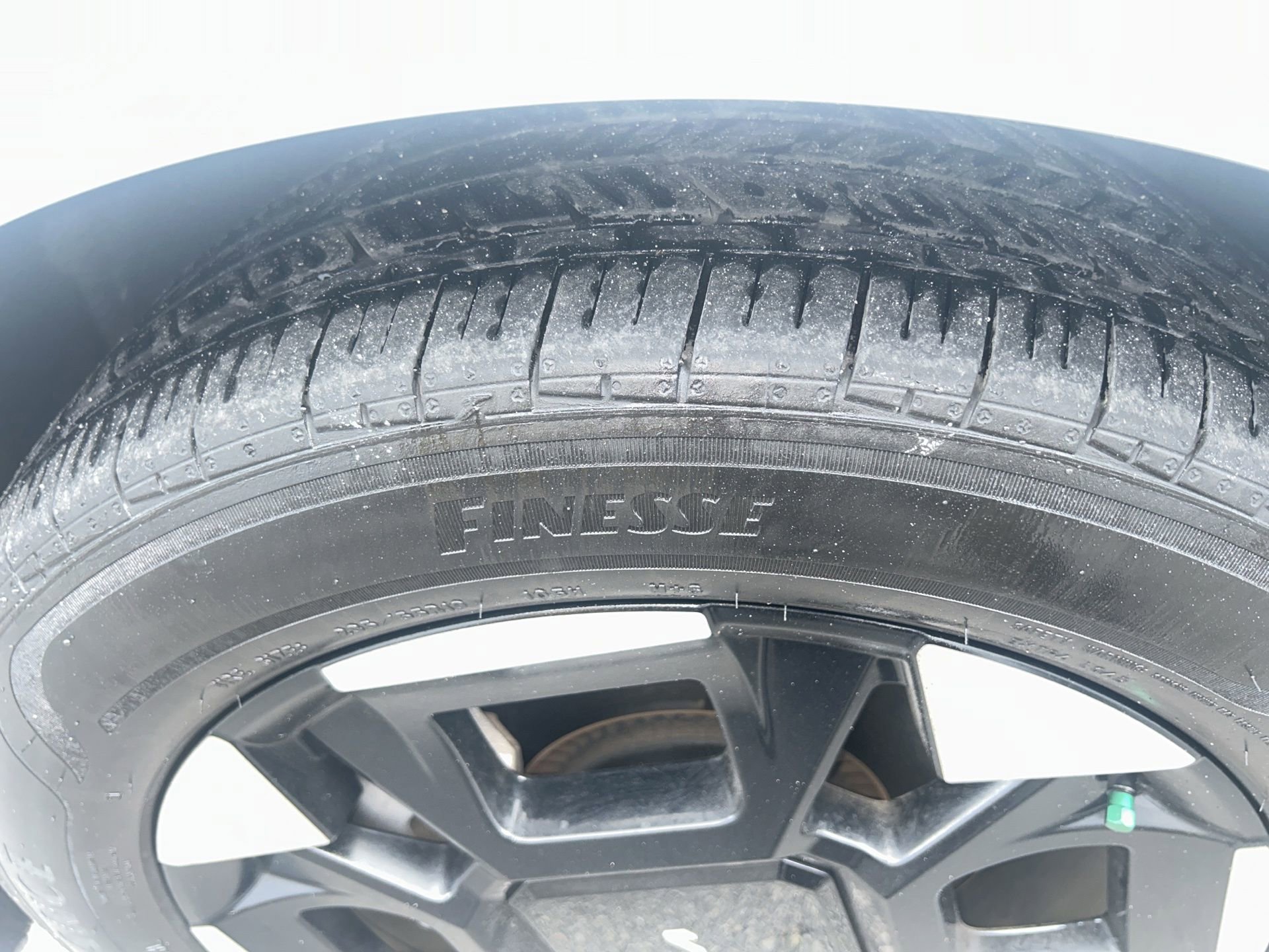 Used 2025 Kia Carnival EX image 5