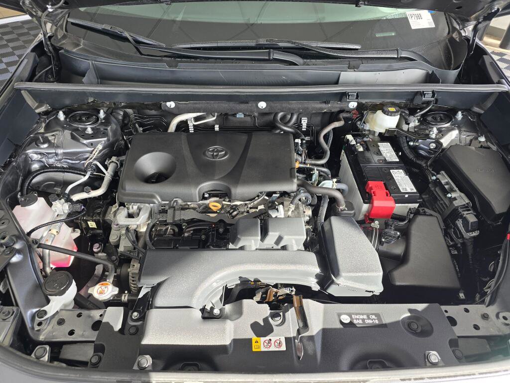 Used 2025 Toyota RAV4 LE image 9