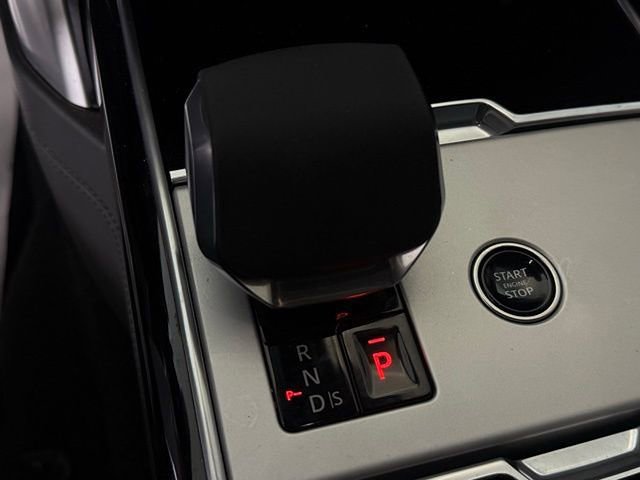 Certified 2025 Land Rover Range Rover SE image 34