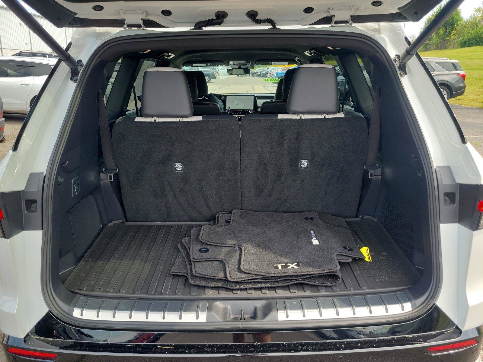 Used 2026 Lexus TX 500h AWD w/ Technology Package image 7