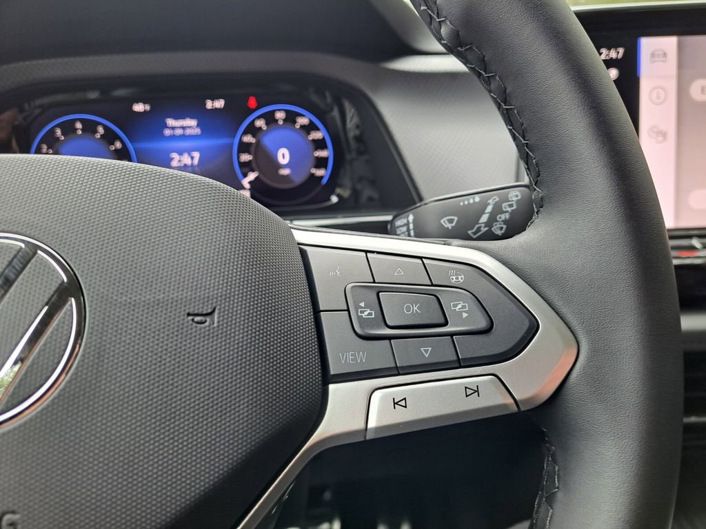 Used 2025 Volkswagen Atlas Peak Edition SE image 14