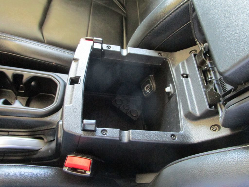Used 2022 Jeep Wrangler Unlimited Sahara AWD/4WD image 40