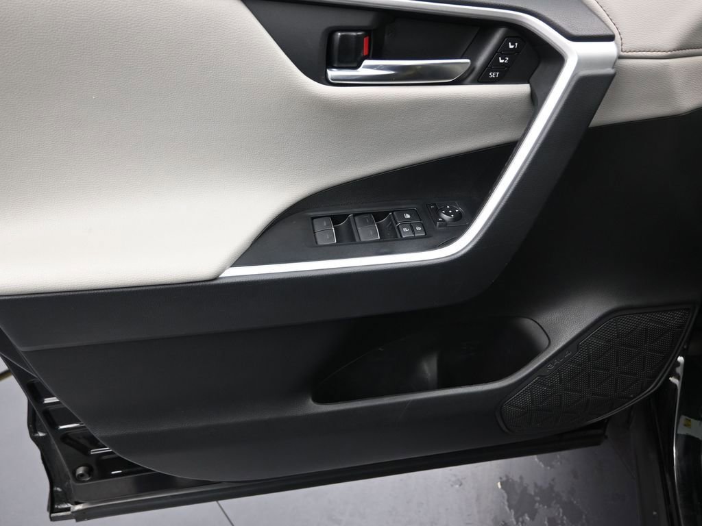Used 2022 Toyota RAV4 Limited w/ Limited Grade Weather Package FWD image 11