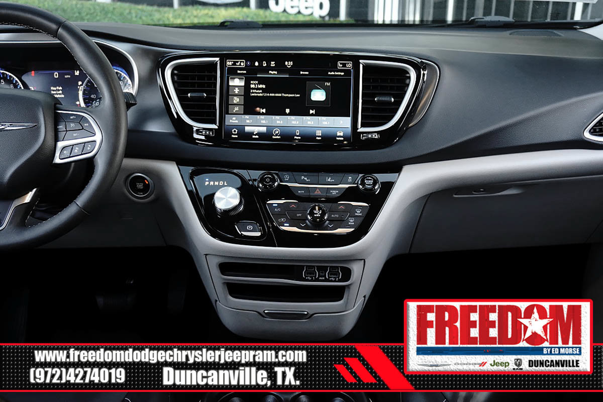 Certified 2024 Chrysler Pacifica Touring-L FWD image 19