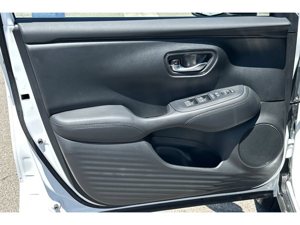 Used 2027 Honda HR-V LX image 11