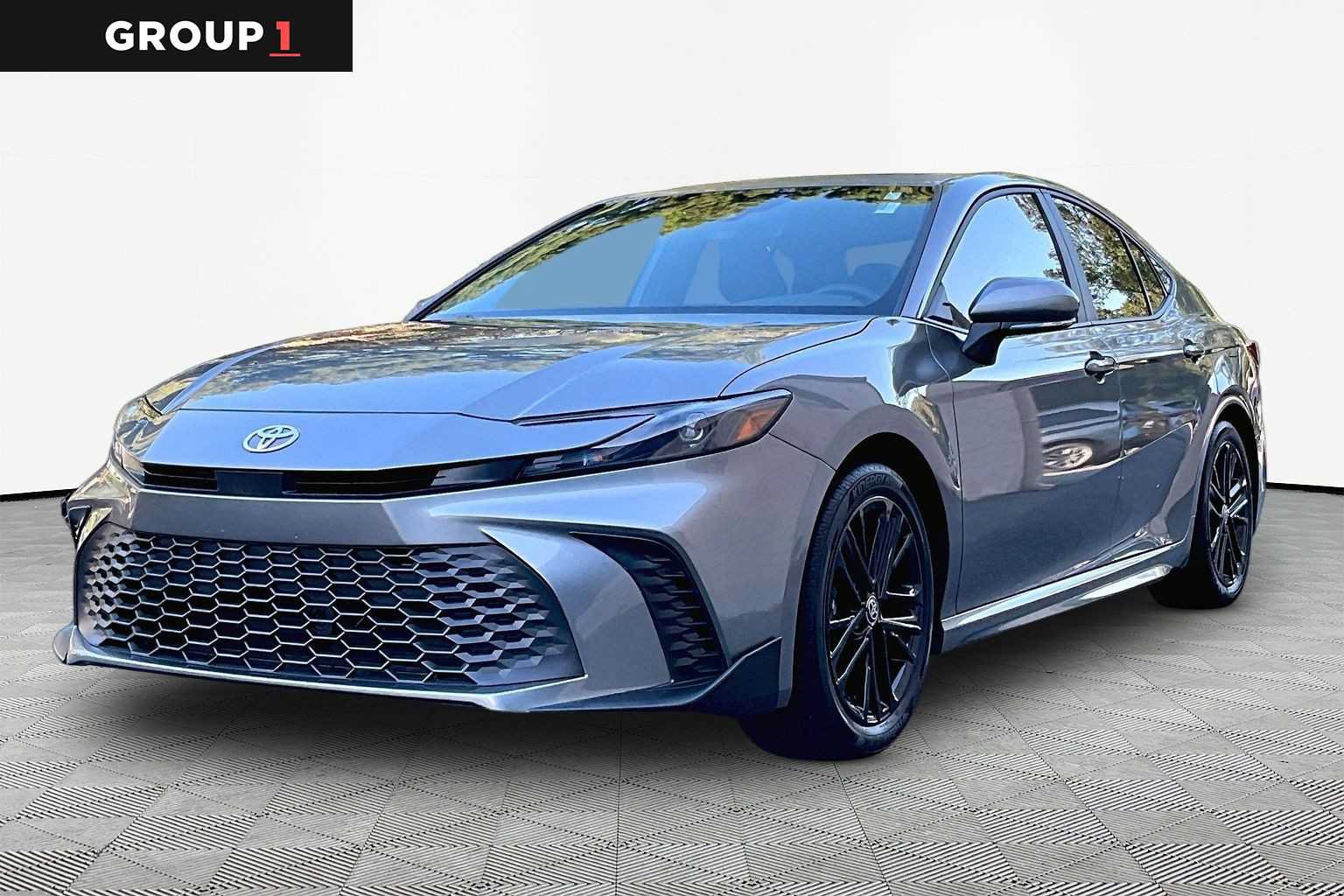 Used 2025 Toyota Camry SE w/ Multimedia Upgrade Package
